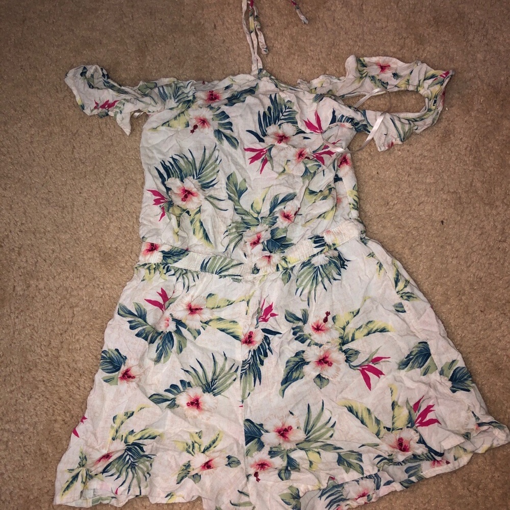 HOLLISTER floral print romper!